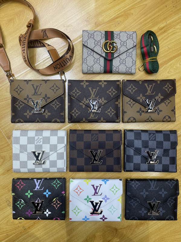 LV card bag 06